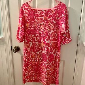 Lilly Pulitzer SIZE: MEDIUM- 3/4 Sleeve Dress.